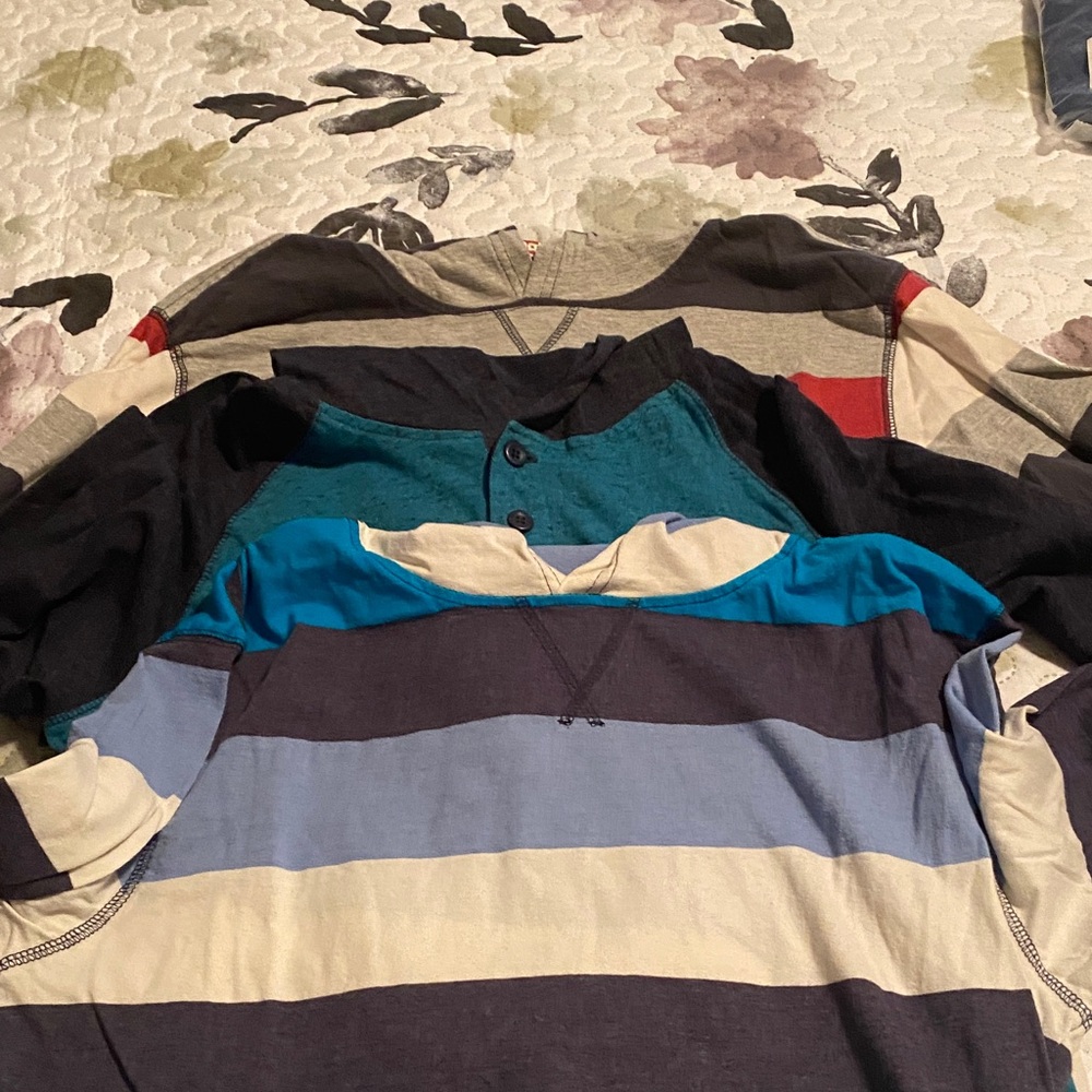 Bundle of 3 kids Wrangler hooded   Long Sleeve Shirts - Blue, Gray, and Red Size